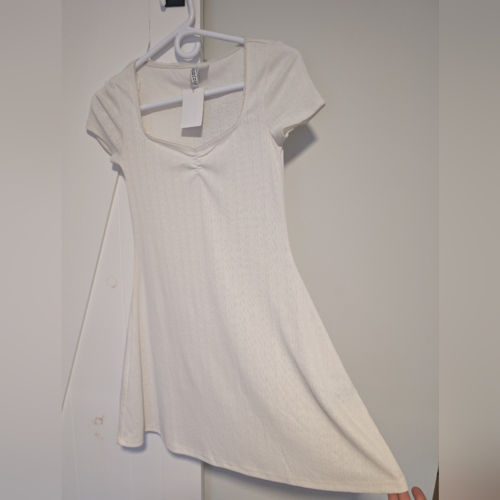New H&M Divided Cream Short Sleeve Dress- Small